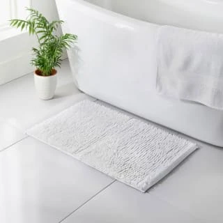 B&M Signature Microfibre Noodle Bath Mat - White 1 B&M Signature Microfibre Noodle Bath Mat - White