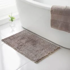 B&M Velvet Bath Mat 50 X 80cm - Nude